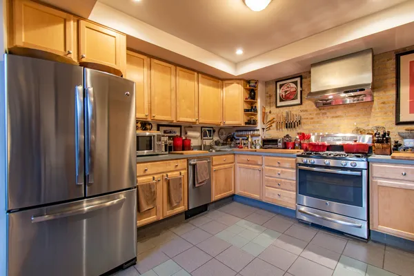 $2,350 | 2144 Ashland Avenue, Unit 3, Evanston, IL 60201