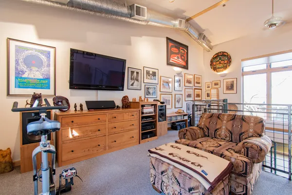 $2,350 | 2144 Ashland Avenue, Unit 3, Evanston, IL 60201
