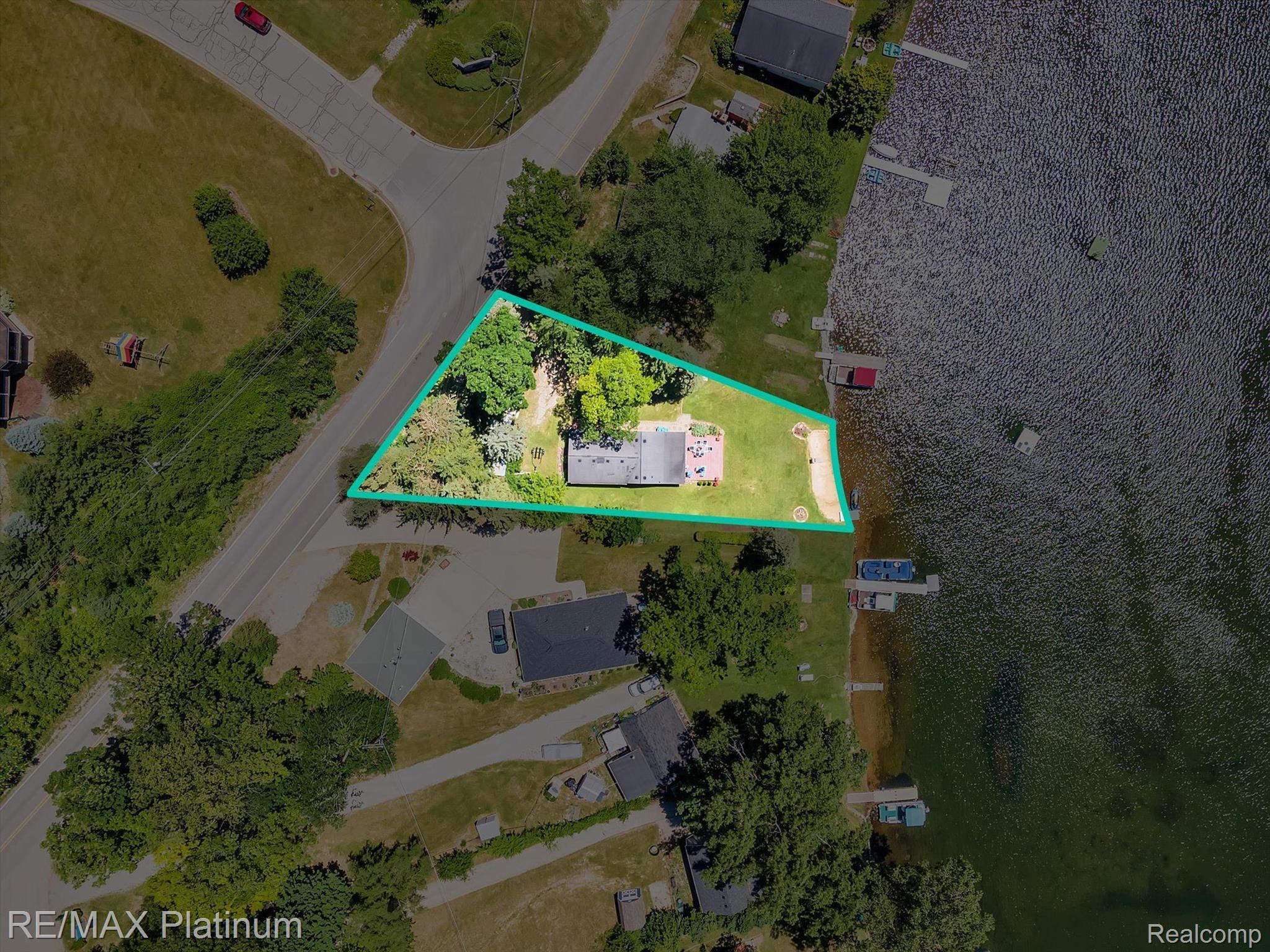 1725 Triangle Lake Road Howell, MI 48843 - Photo 2 of 46 Gallery Image 2