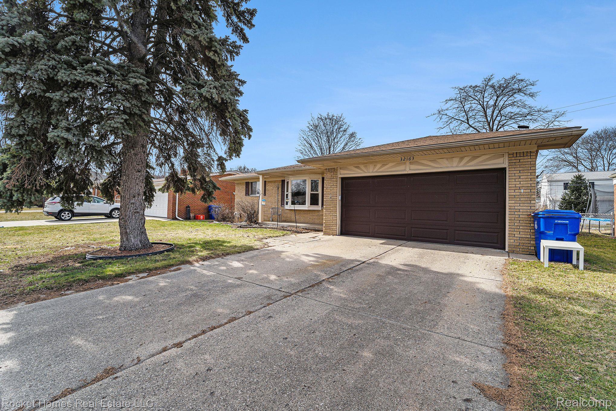 32163 Kelly Road Fraser, MI 48026 - Photo 2 of 26 Gallery Image 2