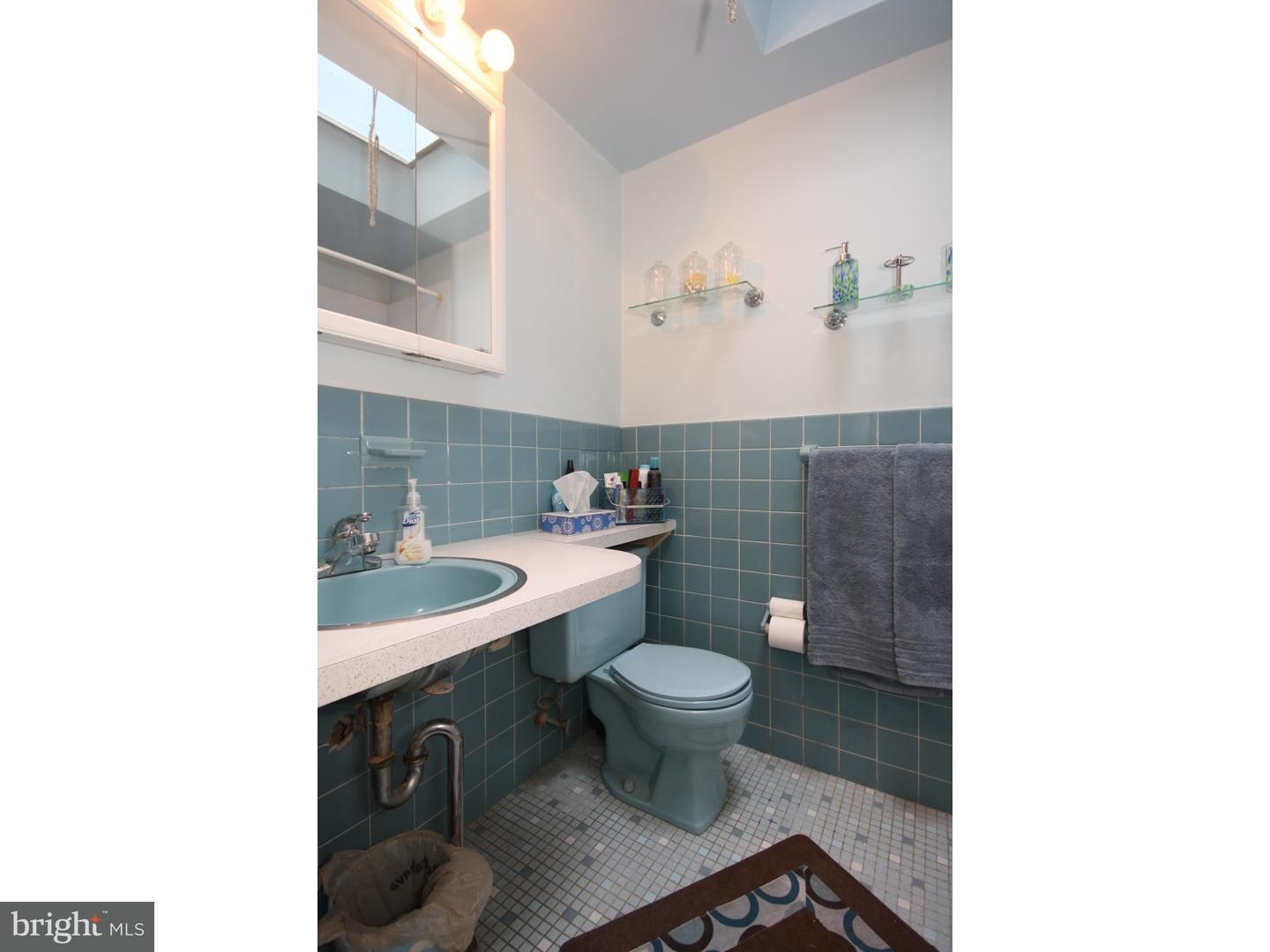 12631 Dunks Ferry Road Philadelphia, PA 19154 - Photo 14 of 20 Bathroom