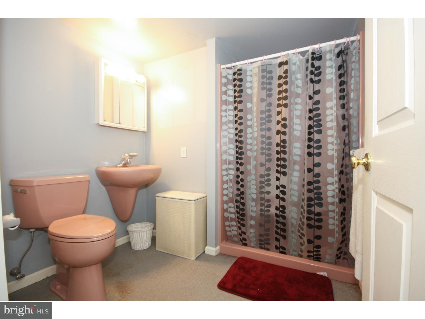 12631 Dunks Ferry Road Philadelphia, PA 19154 - Photo 18 of 20 Bathroom