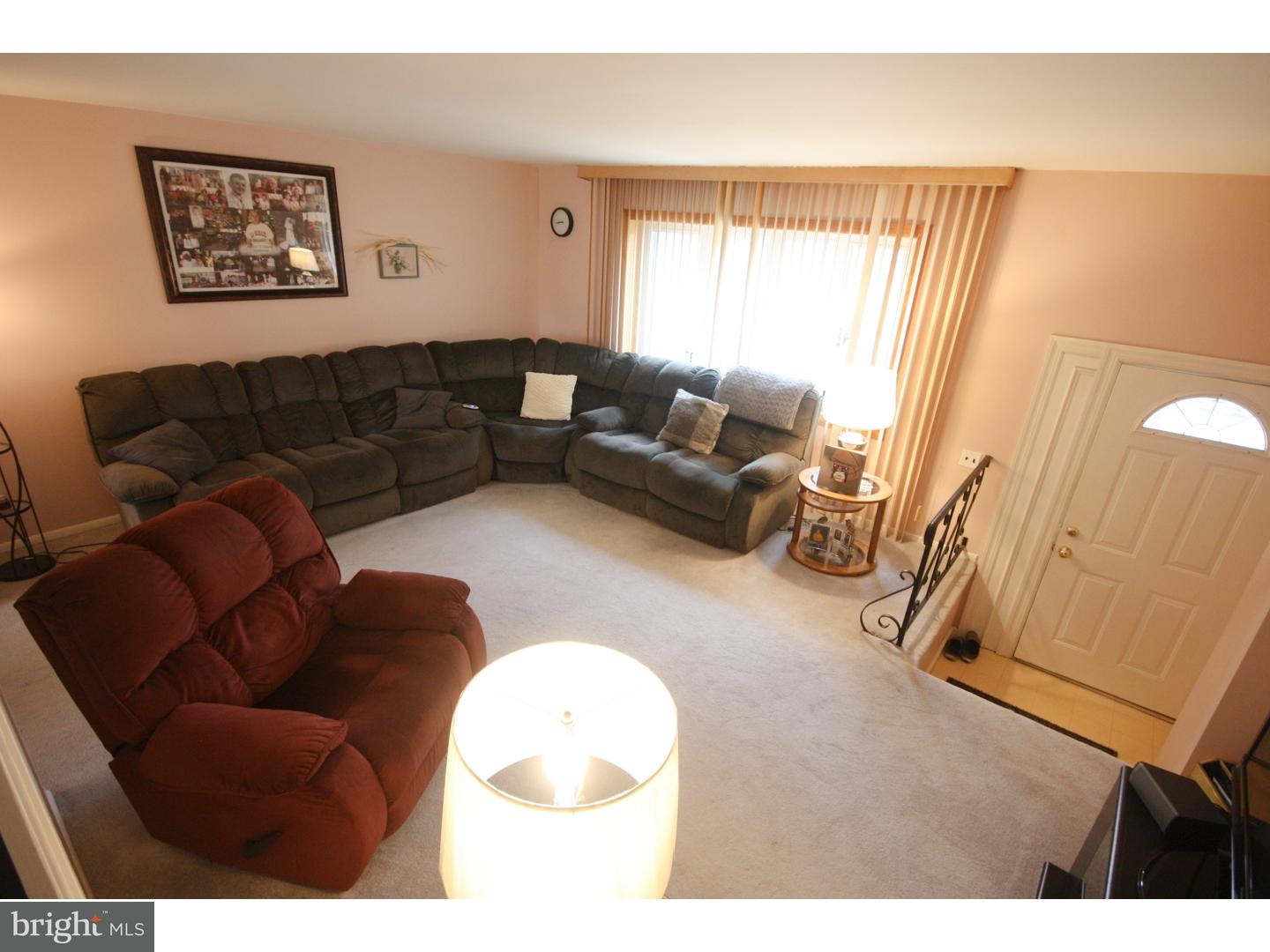 12631 Dunks Ferry Road Philadelphia, PA 19154 - Photo 4 of 20 Living Room