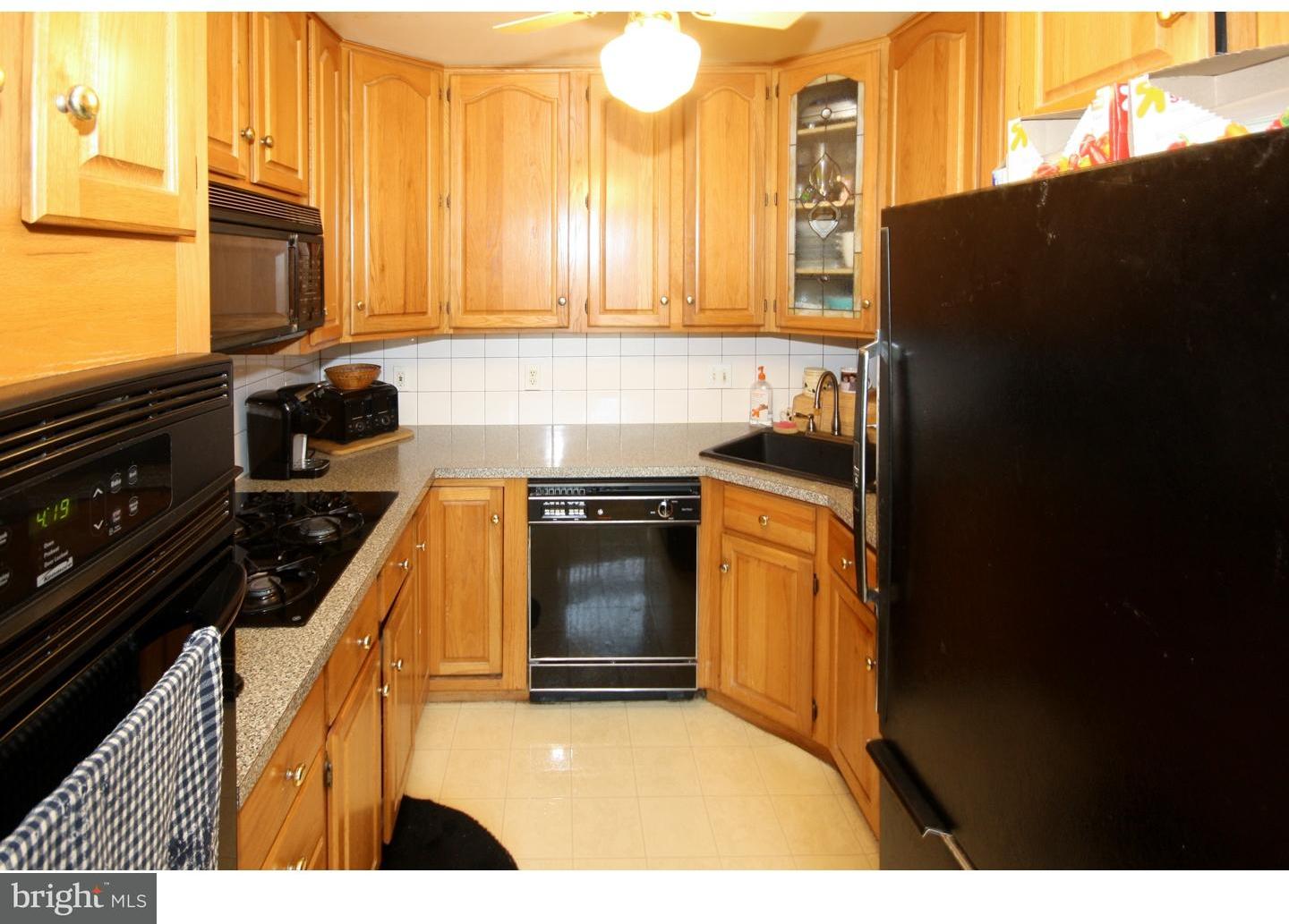 12631 Dunks Ferry Road Philadelphia, PA 19154 - Photo 8 of 20 Kitchen