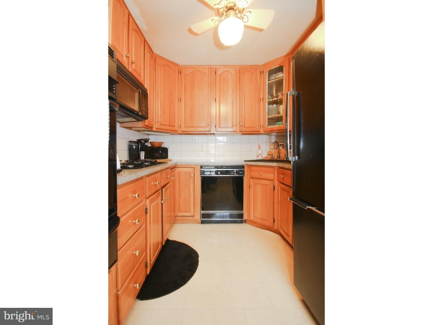 12631 Dunks Ferry Road Philadelphia, PA 19154 - Photo 9 of 20 Kitchen