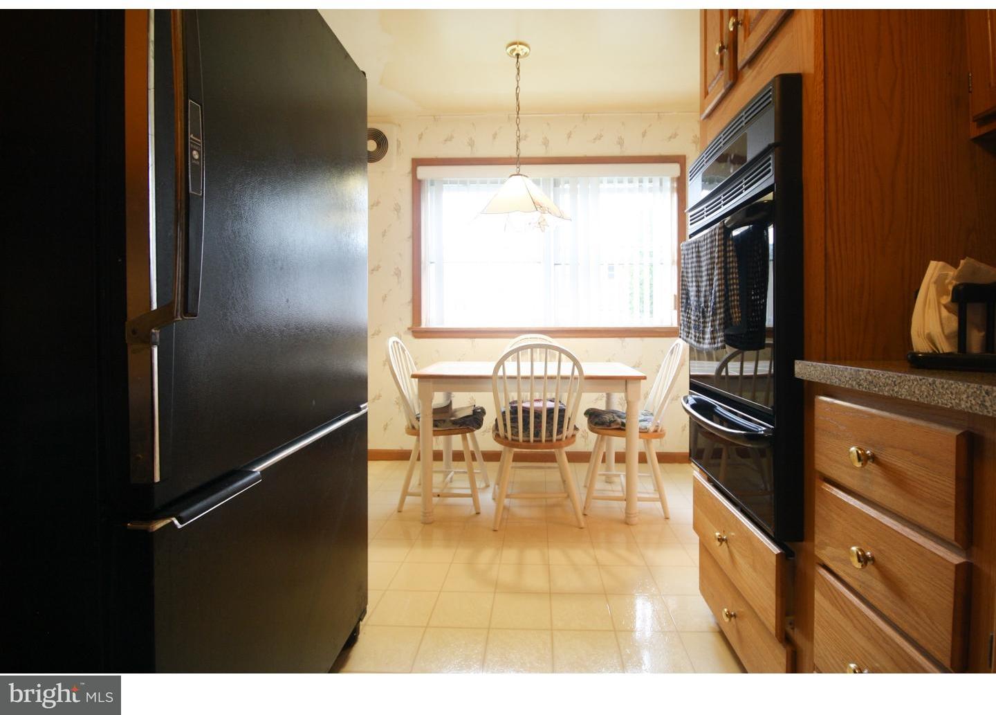 12631 Dunks Ferry Road Philadelphia, PA 19154 - Photo 10 of 20 Kitchen