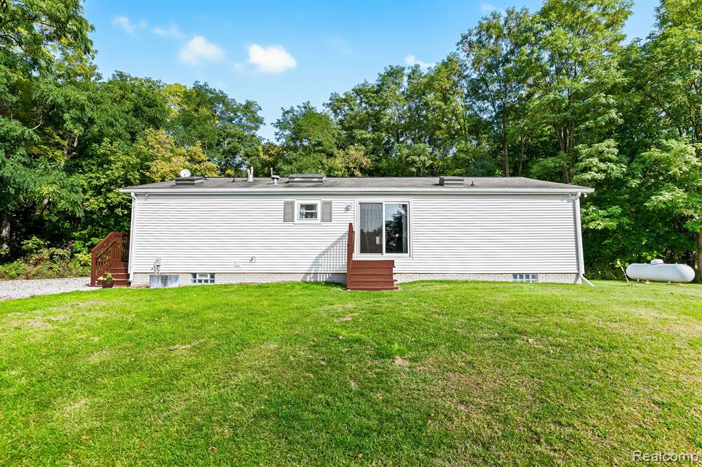 18550 Tipsico Lake Road Fenton, MI 48430 - Photo 26 of 38