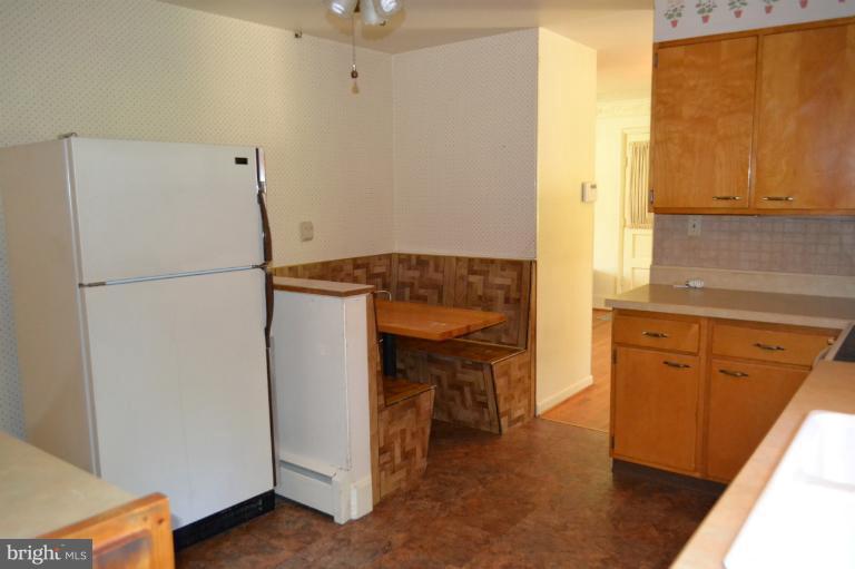 4024 Raleigh Road Baltimore, MD 21208 - Photo 4 of 25 Kitchen