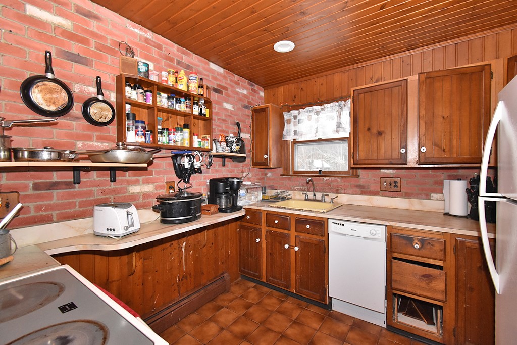 26 Benoit Street Coventry, RI 02816 - Photo 7 of 14 Gallery Image 7