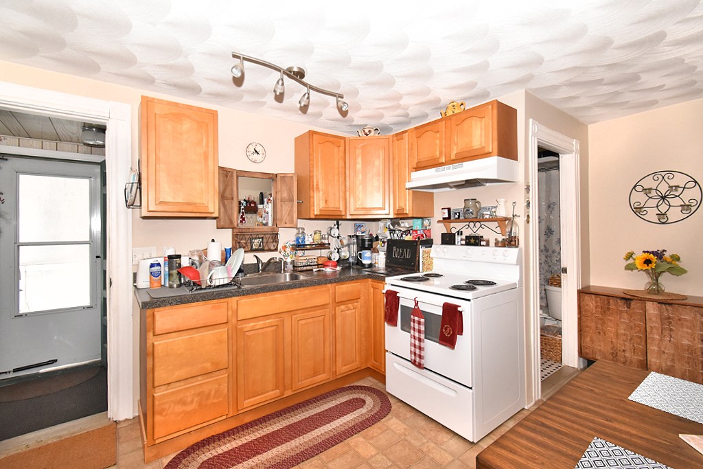 26 Benoit Street Coventry, RI 02816 - Photo 8 of 14 Gallery Image 8