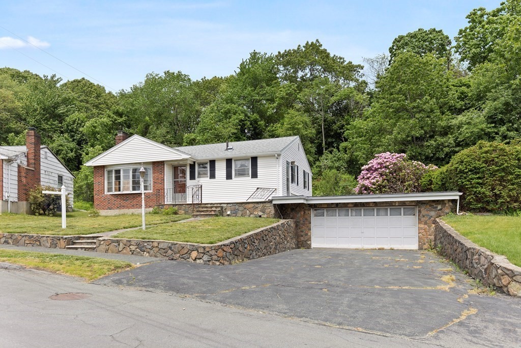 21 Robert Road Danvers, MA 01923 - Photo 1 of 10 Gallery Image 1