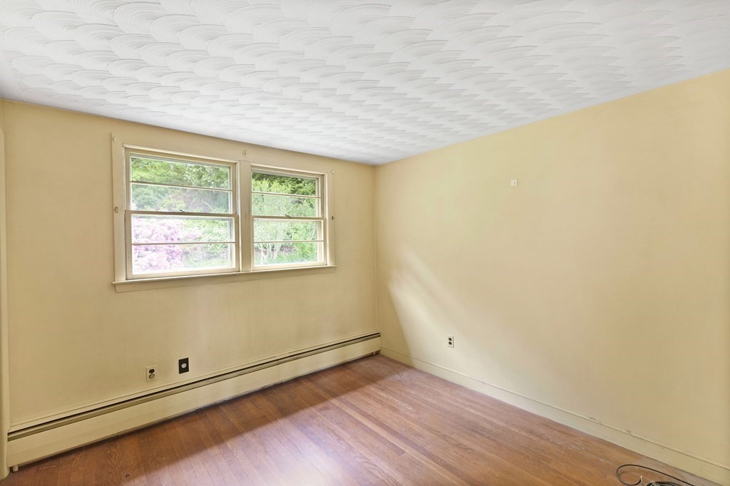 21 Robert Road Danvers, MA 01923 - Photo 3 of 10 Gallery Image 3