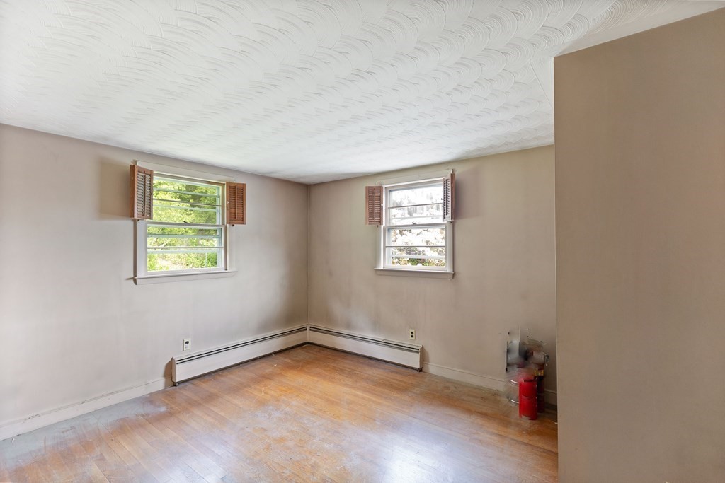 21 Robert Road Danvers, MA 01923 - Photo 4 of 10 Gallery Image 4