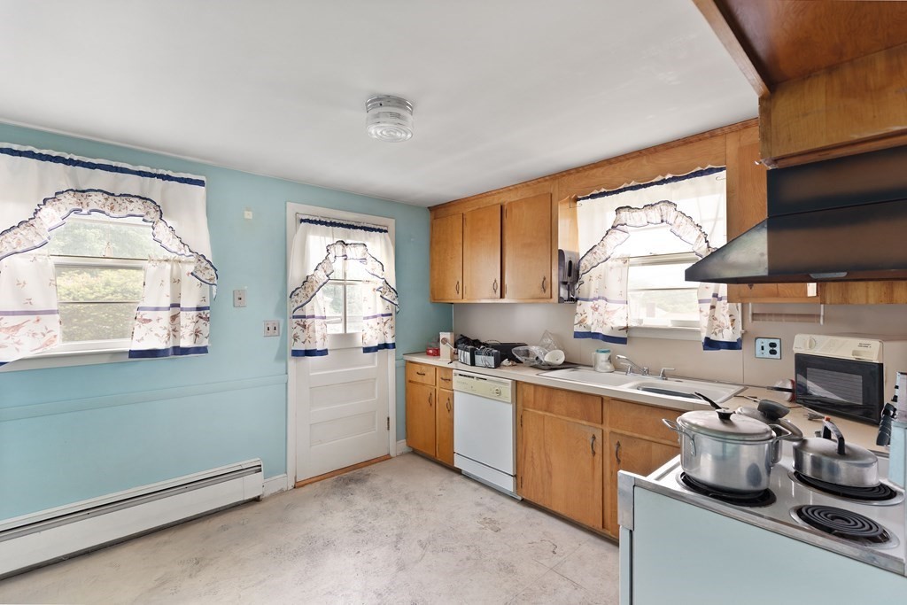 21 Robert Road Danvers, MA 01923 - Photo 6 of 10 Gallery Image 6
