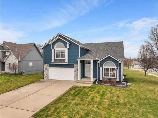 $385,000 | 603 Bradford Court, Raymore, MO 64083