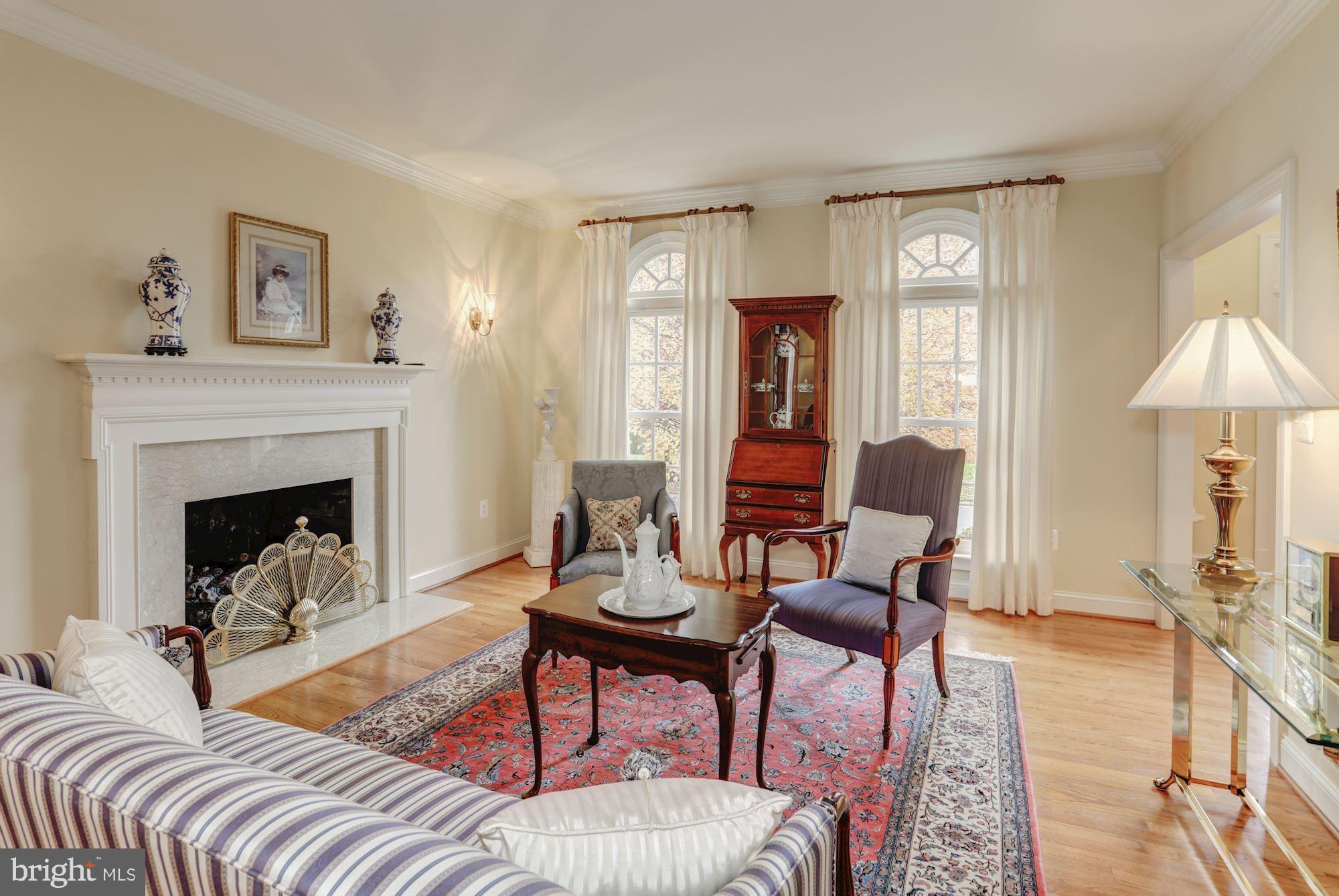 8317 Roxborough Loop Gainesville, VA 20155 - Photo 14 of 32 Living Room