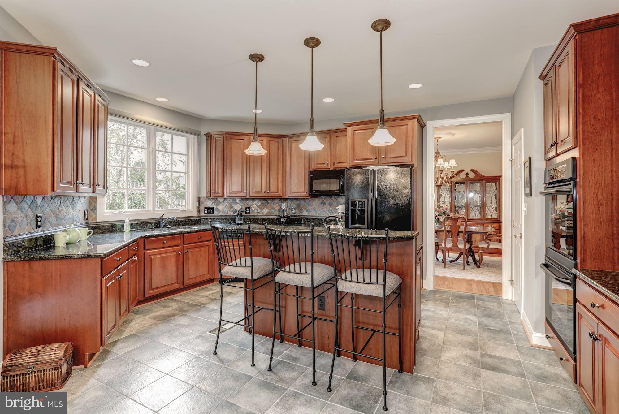 8317 Roxborough Loop Gainesville, VA 20155 - Photo 5 of 32 Eat-In Kitchen