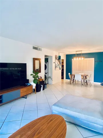 $2,650 | 10350 West Bay Harbor Drive, Unit 2L, Bay Harbor Islands, FL 33154