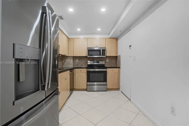 $2,650 | 10350 West Bay Harbor Drive, Unit 2L, Bay Harbor Islands, FL 33154