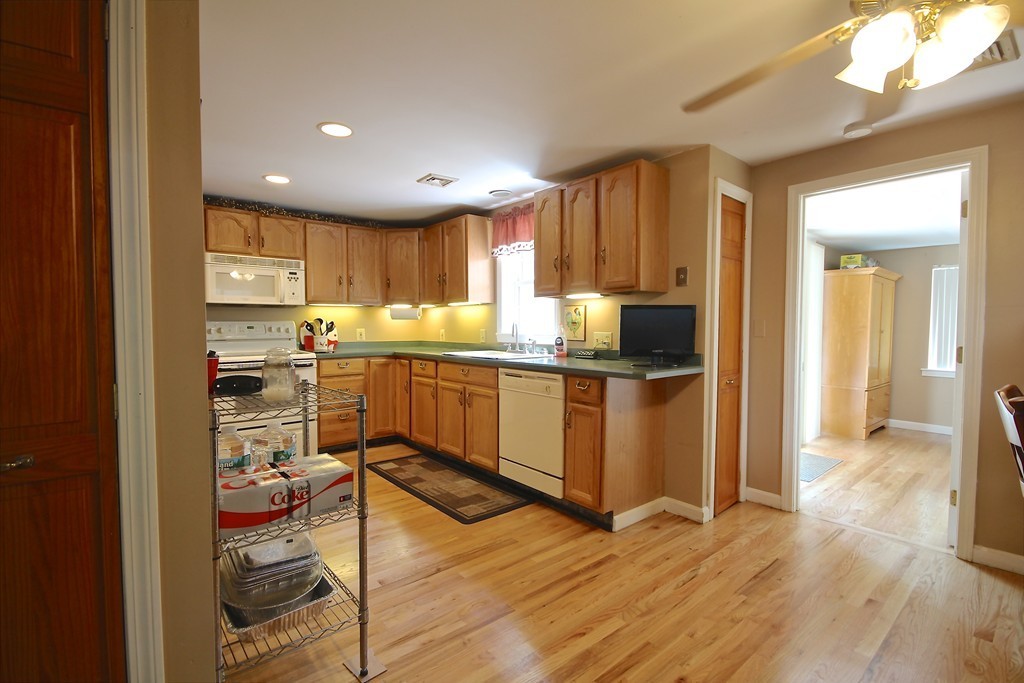 75 Overlook Road Weymouth, MA 02189 - Photo 3 of 17 Gallery Image 3