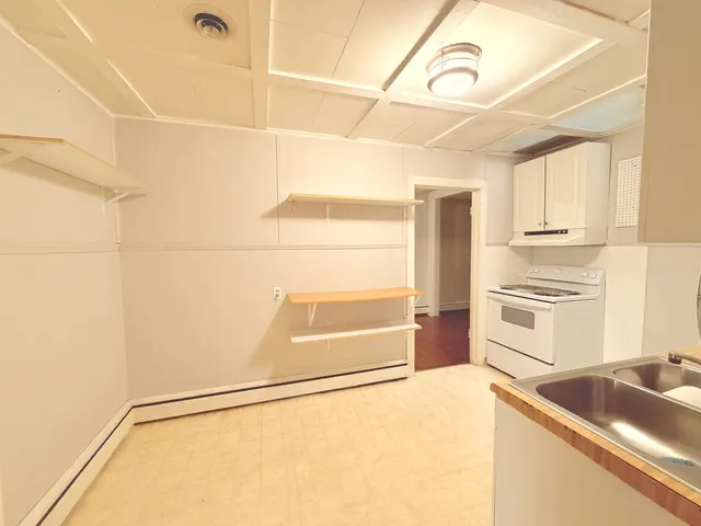 $975 | 134 West State Street, Unit 3, Sycamore, IL 60178