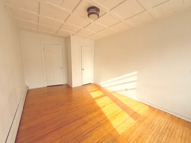 $975 | 134 West State Street, Unit 3, Sycamore, IL 60178