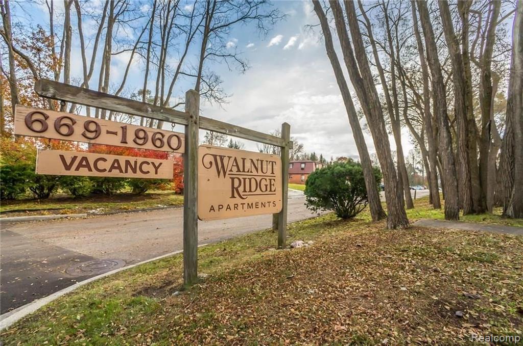 2173 Decker Road, Unit 45 Walled Lake, MI 48390 - Photo 2 of 15