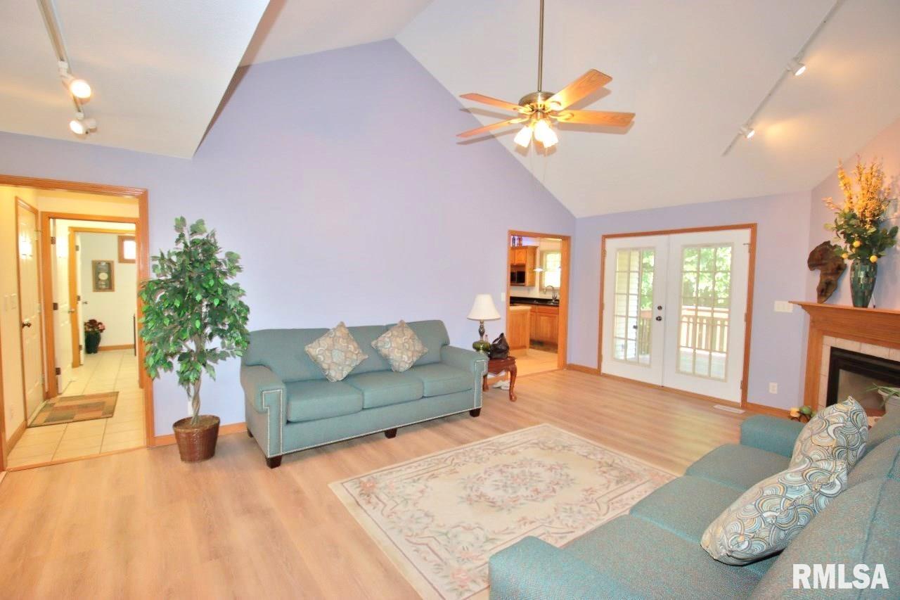 1725 West Geneva Road Peoria, IL 61615 - Photo 4 of 38 Gallery Image 4