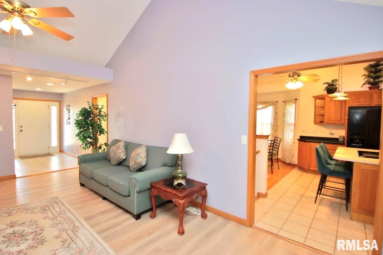 1725 West Geneva Road Peoria, IL 61615 - Photo 8 of 38 Gallery Image 8