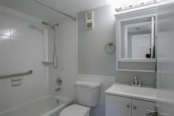 $2,100 | 10557 Northwest 10th Street, Unit 101, Pembroke Pines, FL 33026