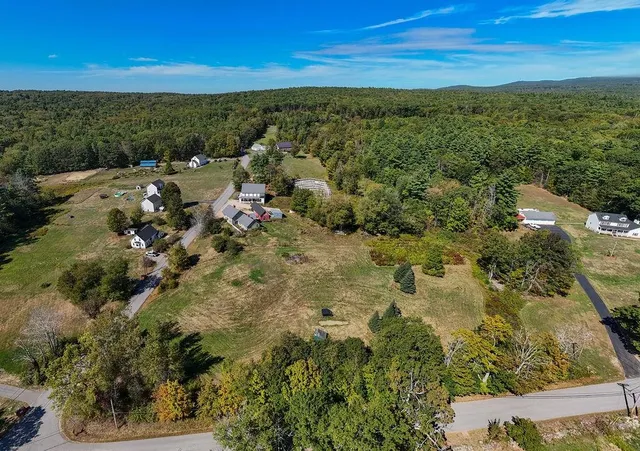 $899,900 | 147 Middle Road, Deerfield, NH 03037