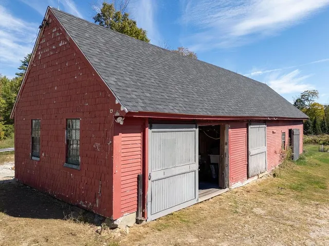 $899,900 | 147 Middle Road, Deerfield, NH 03037