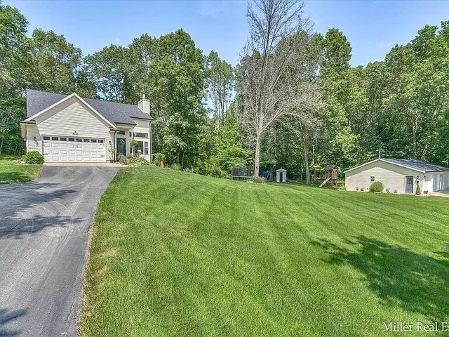 $519,900 | 5020 Roundtree Drive, Middleville, MI 49333