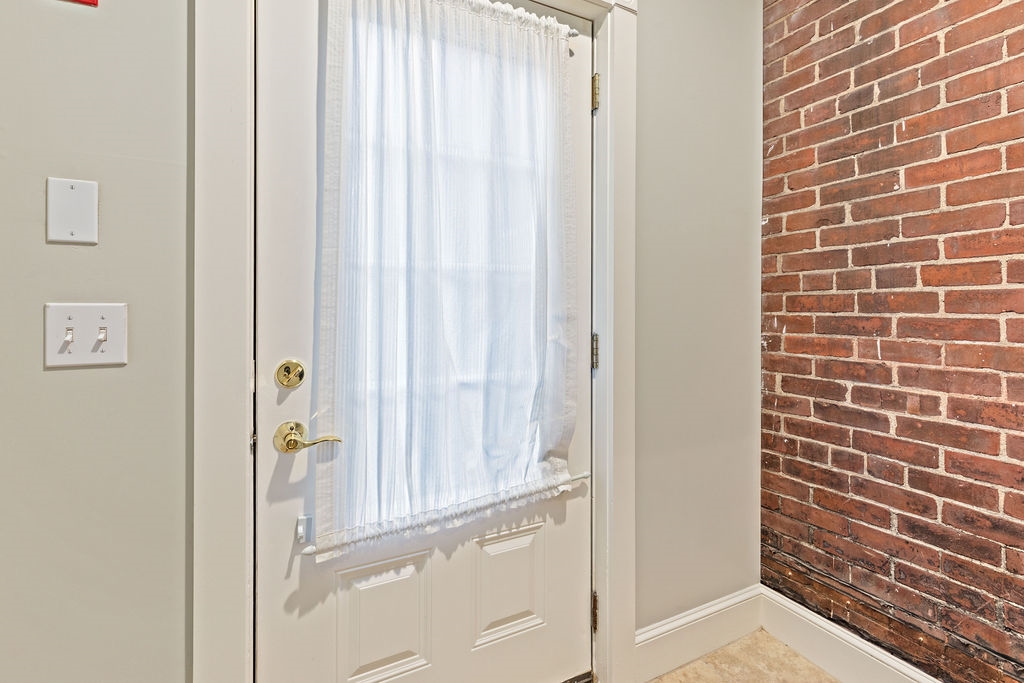 7 Chester Road, Unit 301 Derry, NH 03038 - Photo 3 of 32