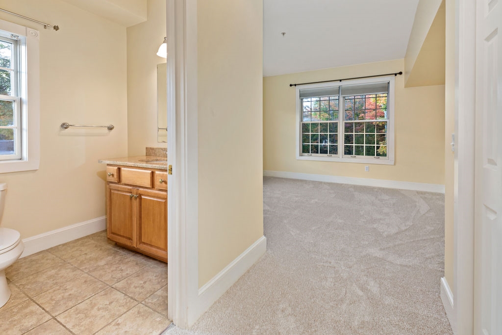 7 Chester Road, Unit 301 Derry, NH 03038 - Photo 22 of 32