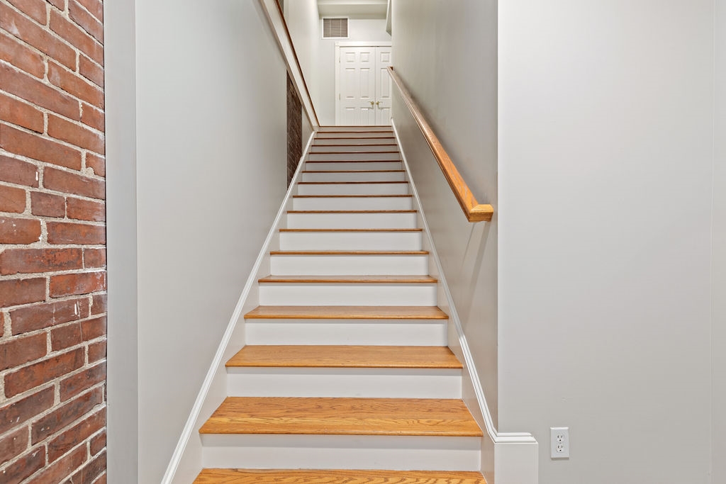 7 Chester Road, Unit 301 Derry, NH 03038 - Photo 4 of 32