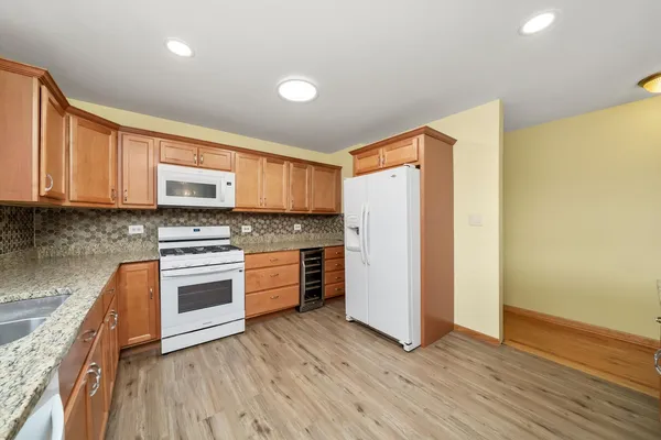 $247,500 | 152 Oakhurst Road, Matteson, IL 60443