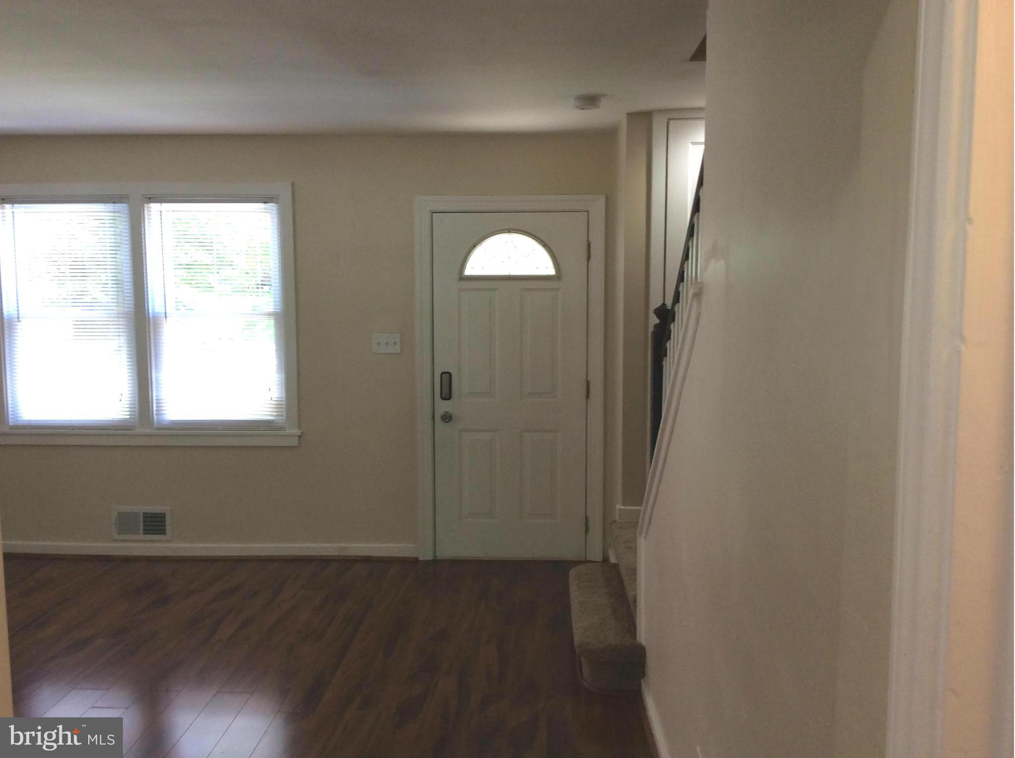 4530 Pen Lucy Road Baltimore, MD 21229 - Photo 5 of 26 Living Room