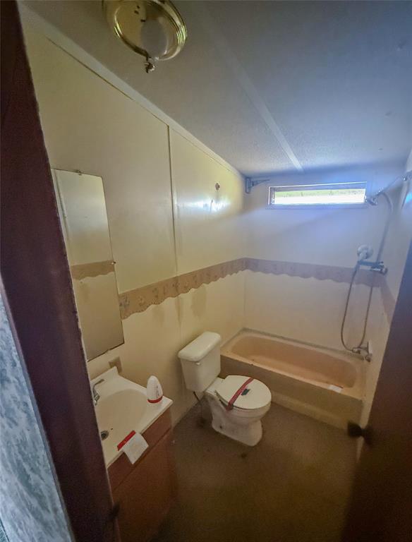 104 Lilly Street Kosse, TX 76653 - Photo 11 of 15 a bathroom with a bathtub
