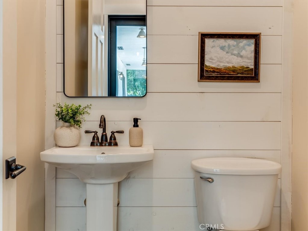 8970 San Marcos Road Atascadero, CA 93422 - Photo 29 of 50 Guest half bath