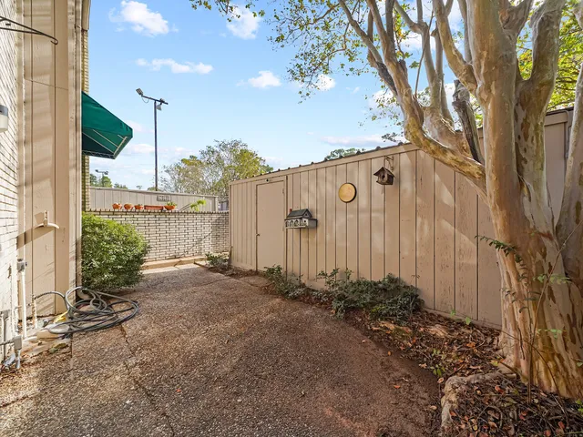 $1,895 | 2139 Lake Village Drive, Houston, TX 77339