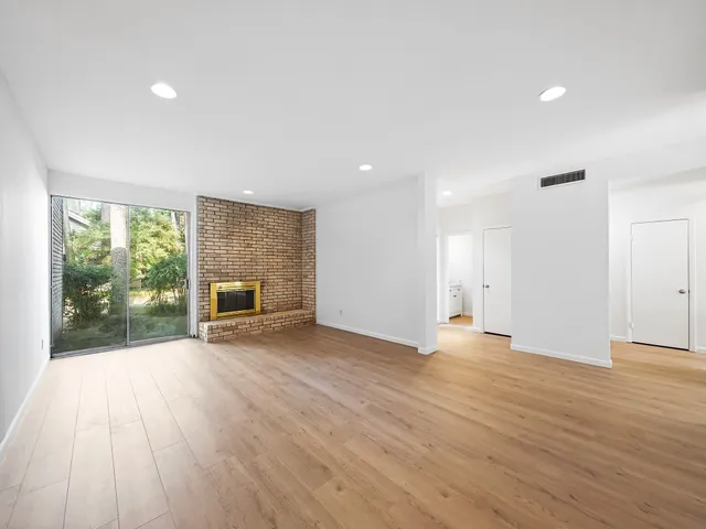 $2,100 | 2139 Lake Village Drive, Houston, TX 77339