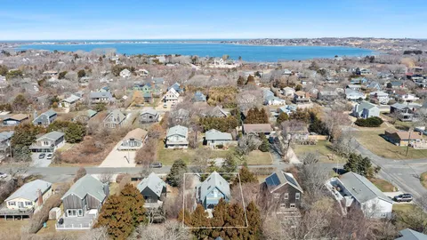 $2,395,000 | 33 Agnew Avenue, Montauk, NY 11954