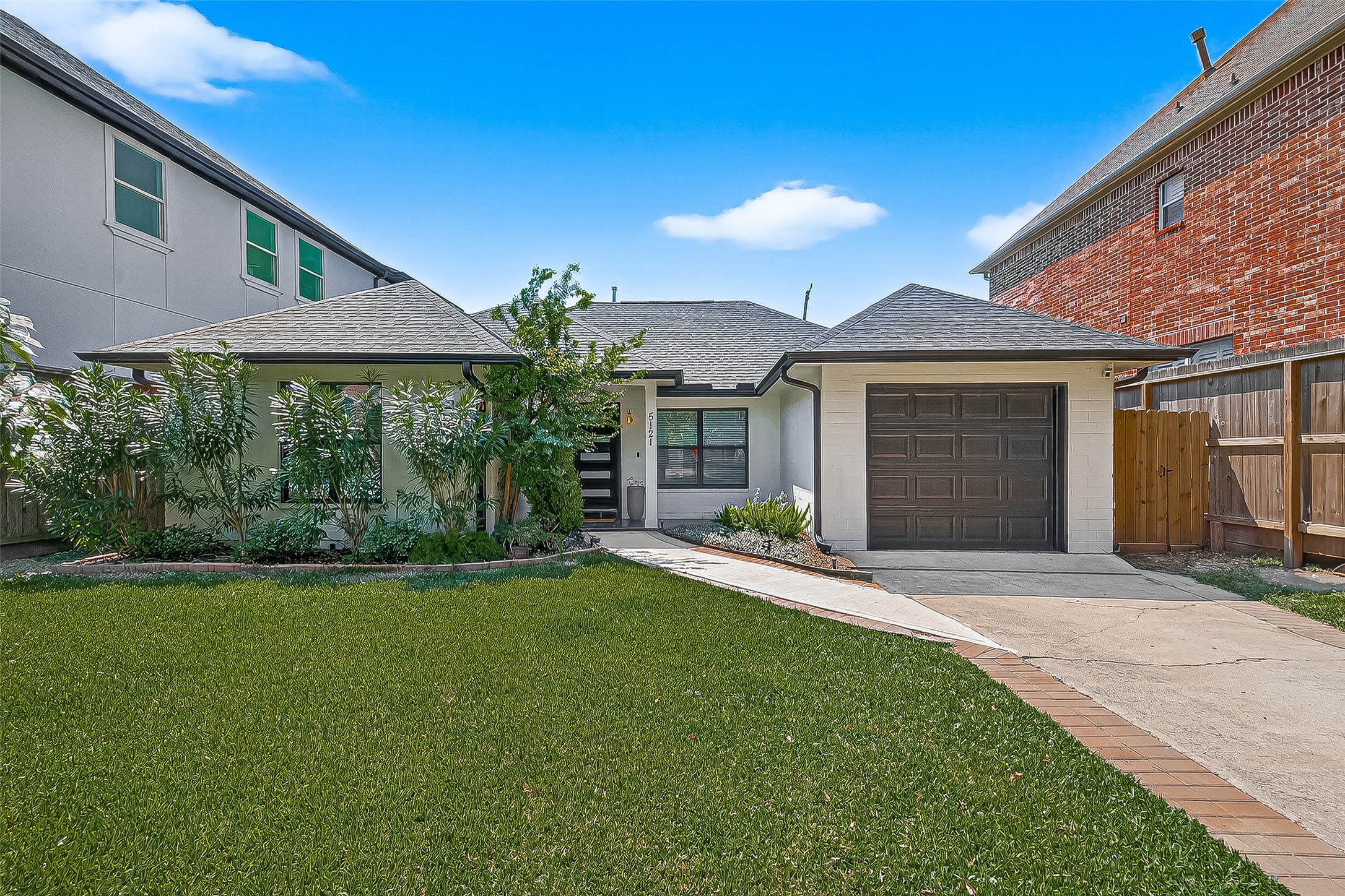 5121 Locust Street Bellaire, TX 77401 - Photo 1 of 43