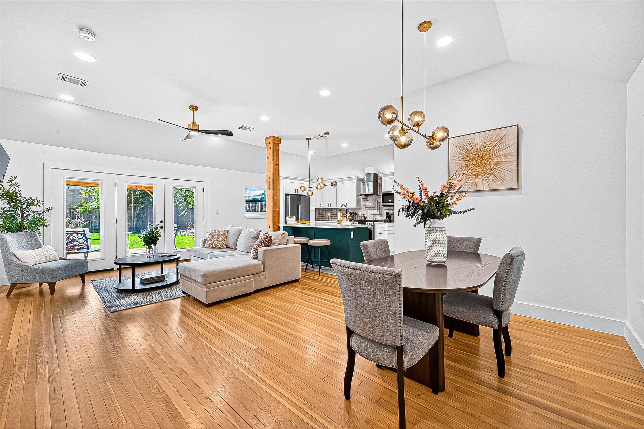 5121 Locust Street Bellaire, TX 77401 - Photo 10 of 43