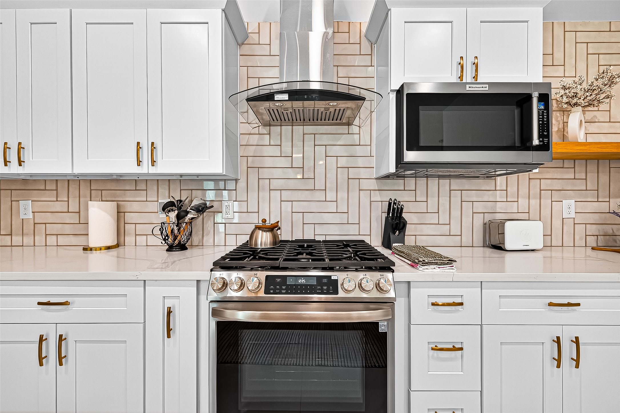 5121 Locust Street Bellaire, TX 77401 - Photo 16 of 43 Full gas range stove with 6 burners and metal finishes