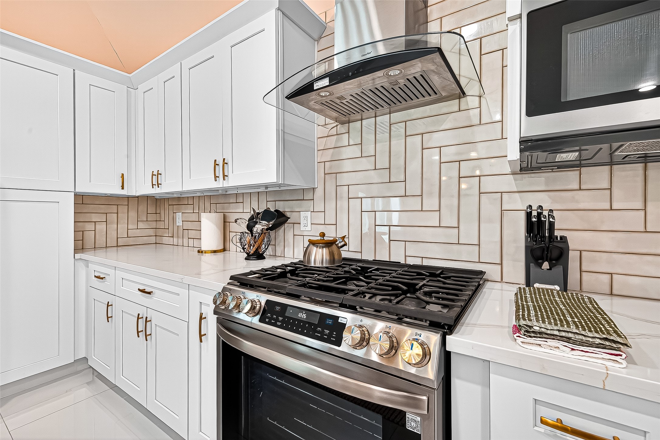 5121 Locust Street Bellaire, TX 77401 - Photo 17 of 43