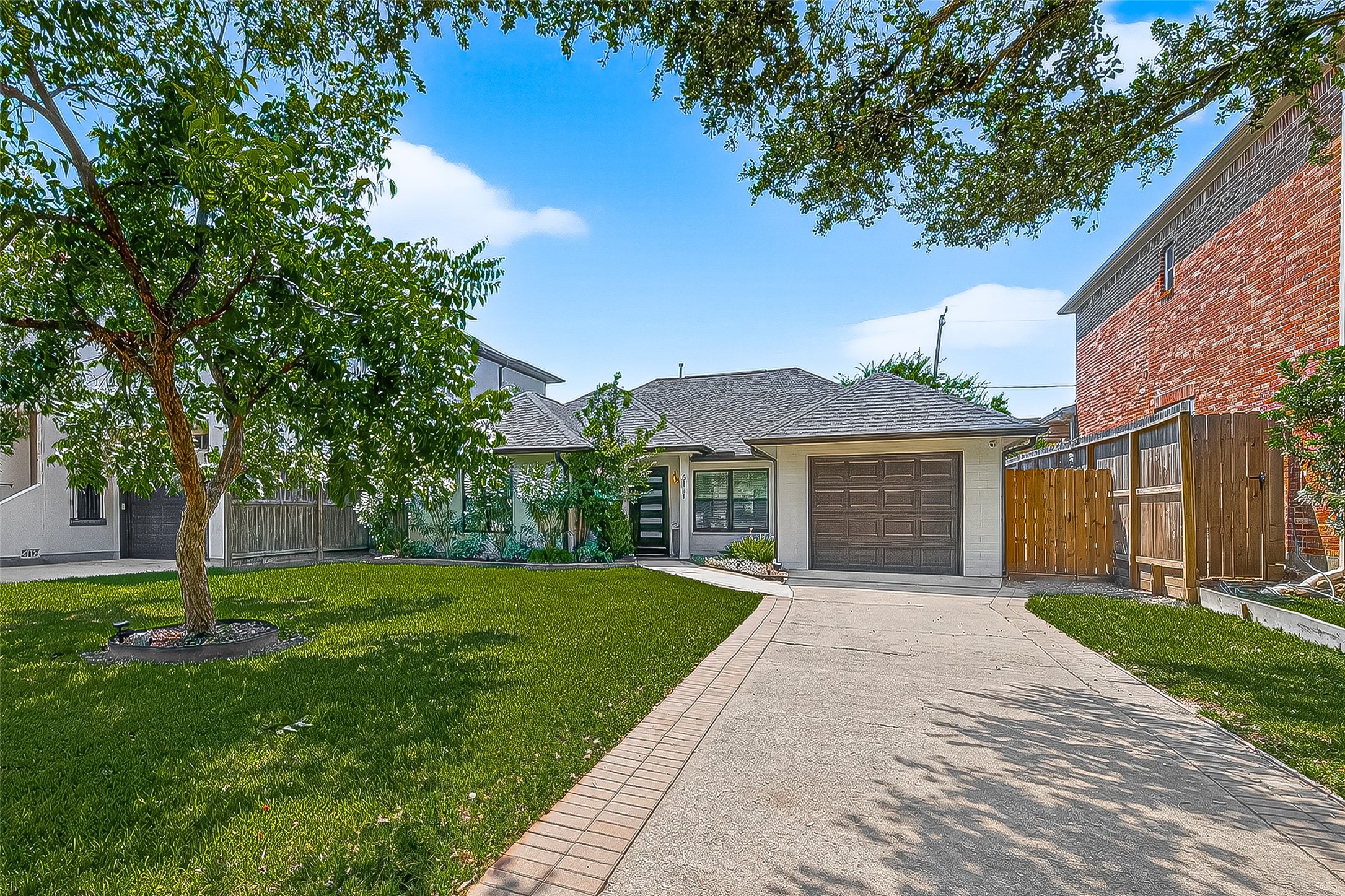 5121 Locust Street Bellaire, TX 77401 - Photo 2 of 43 Gorgeous walk-up driveway to single garage