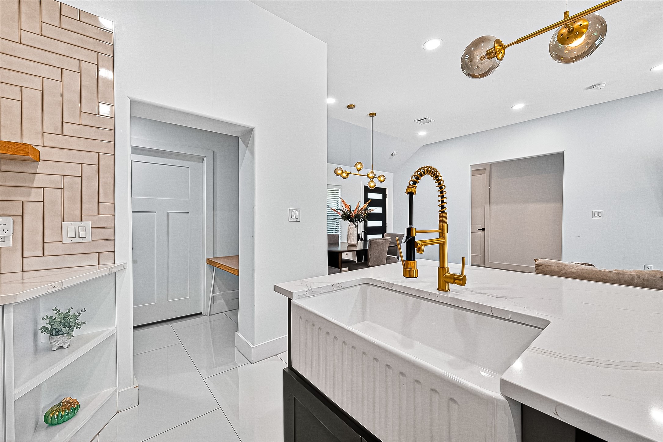 5121 Locust Street Bellaire, TX 77401 - Photo 22 of 43