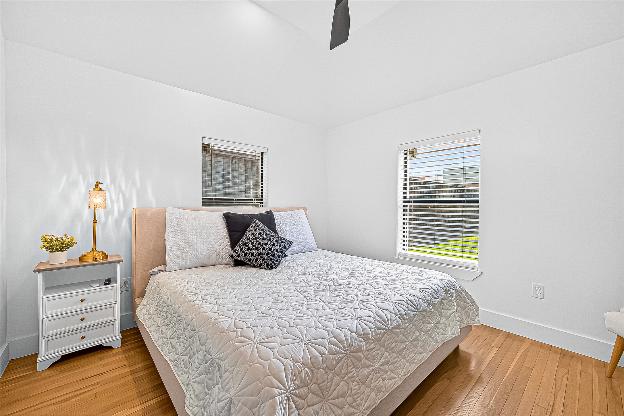 5121 Locust Street Bellaire, TX 77401 - Photo 29 of 43